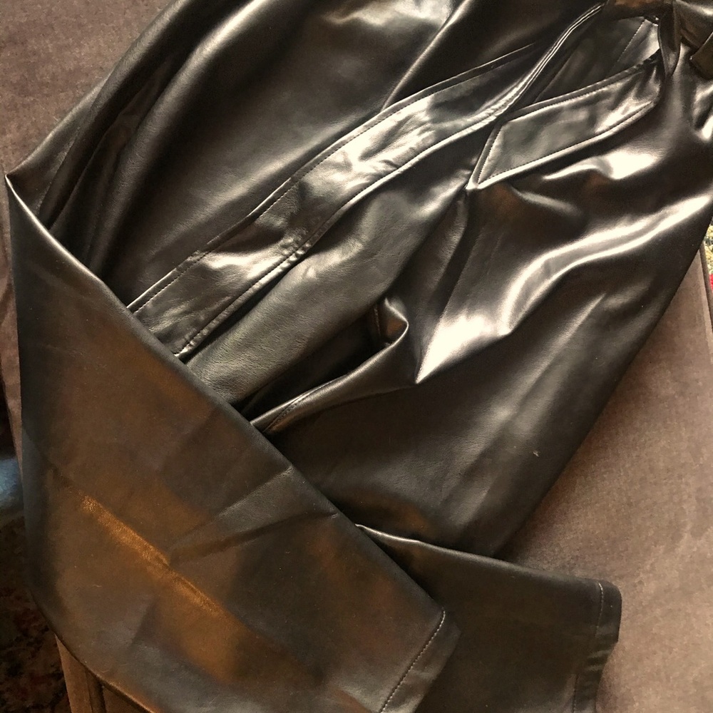 Express faux leather crop-pants